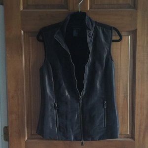 Spinner vest with leather pulls